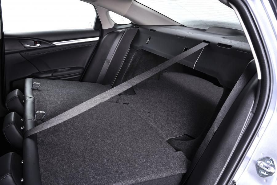 Интерьер Honda Civic Elegance Sedan (FC1) 2019 года  (ZA) (фото 16 из 18)